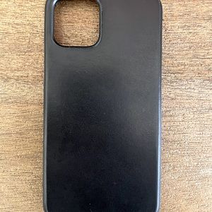 iPhone 12/12 Pro Nomad Rugged MagSafe Case